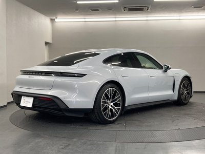 صورة 2 لـ 2021 Porsche TAYCAN