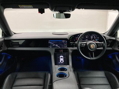 صورة 16 لـ 2021 Porsche TAYCAN
