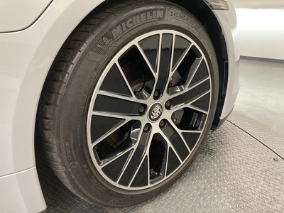 صورة 4 لـ 2021 Porsche TAYCAN