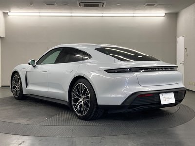 صورة 12 لـ 2021 Porsche TAYCAN