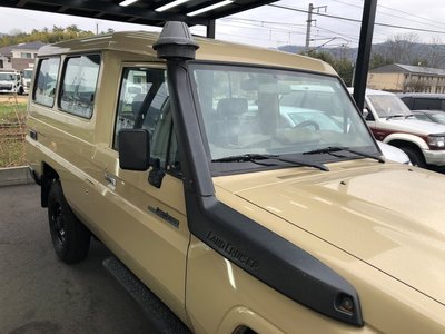 TOYOTA LAND CRUISER 70 - 10