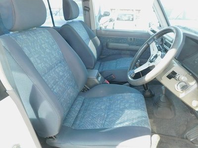 TOYOTA LAND CRUISER 70 - 8