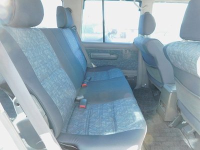 TOYOTA LAND CRUISER 70 - 9