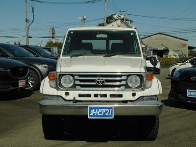 TOYOTA LAND CRUISER 70 - 2
