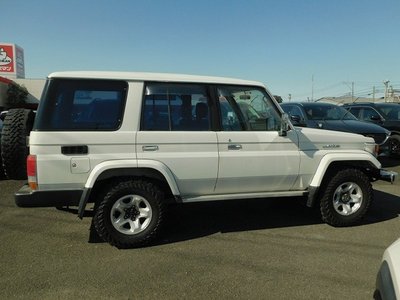 TOYOTA LAND CRUISER 70 - 6