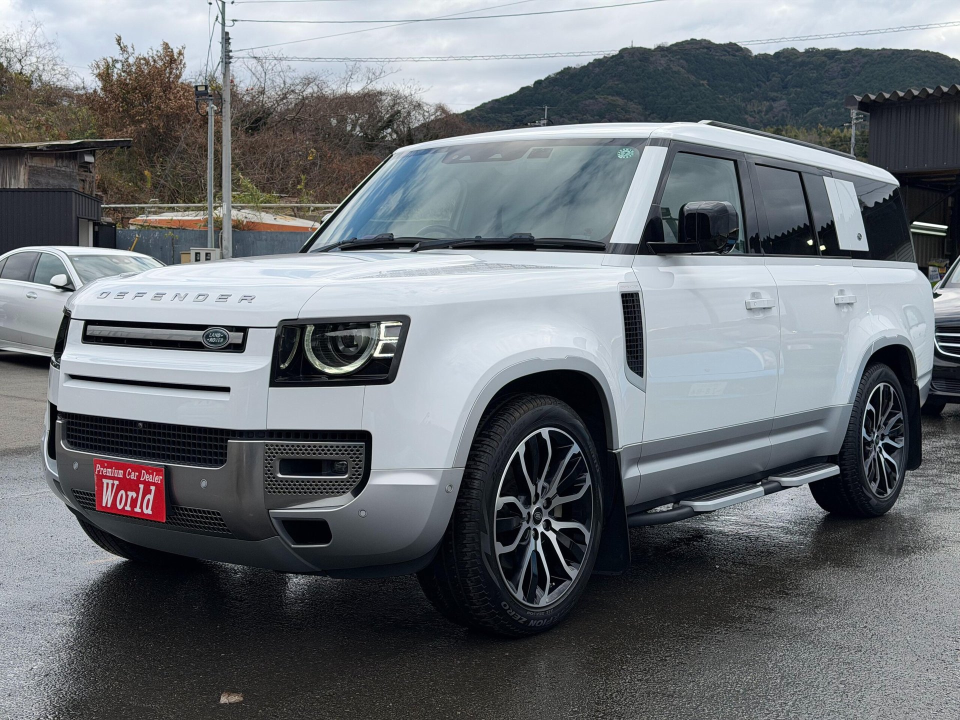 LAND ROVER DEFENDER - View 1