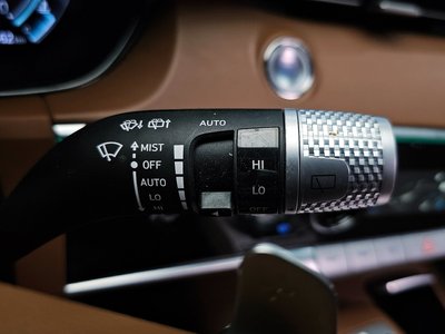2021 Genesis GV70 thumbnail 38