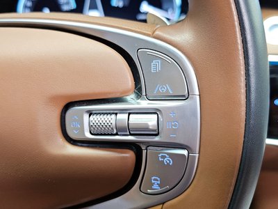 2021 Genesis GV70 thumbnail 23