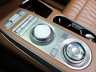 2021 Genesis GV70 thumbnail 12