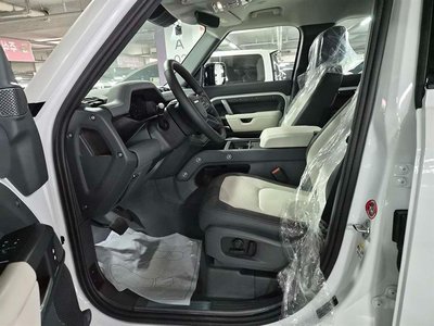 LAND ROVER DEFENDER - 7