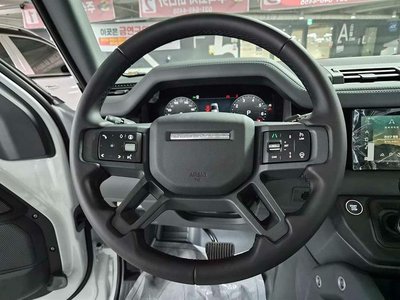 LAND ROVER DEFENDER - 9