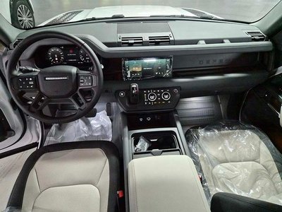 LAND ROVER DEFENDER - 8