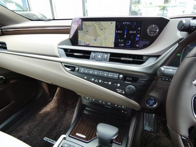 2019 Lexus ES thumbnail 23