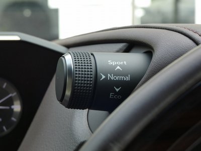 2019 Lexus ES thumbnail 38