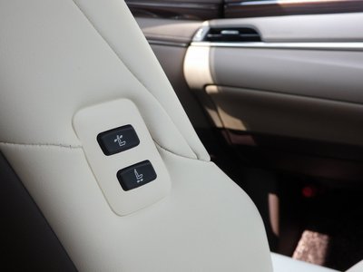 2019 Lexus ES thumbnail 36