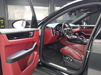 صورة 10 لـ 2021 Porsche CAYENNE