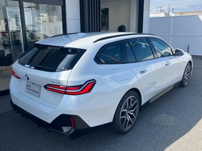 2025 BMW 5 SERIES TOURING — фото 8