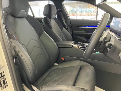 2025 BMW 5 SERIES TOURING — миниатюра 12