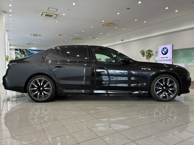 2025 BMW I7 — фото 3