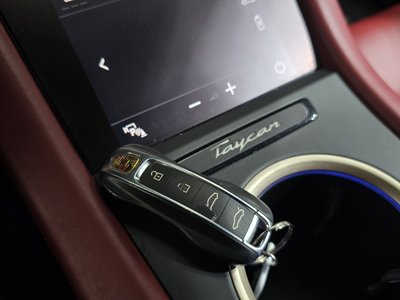 2021 Porsche TAYCAN — миниатюра 16