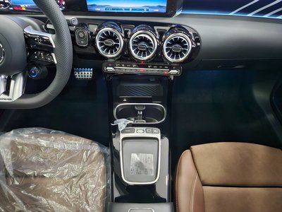 MERCEDES-BENZ CLA - 9