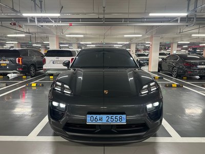 2025 Porsche MACAN — фото 1