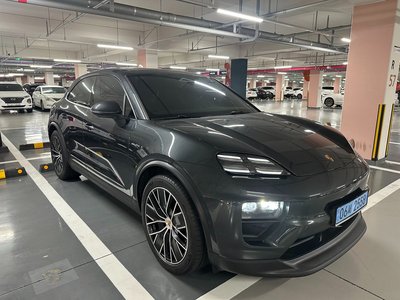 2025 Porsche MACAN — фото 2