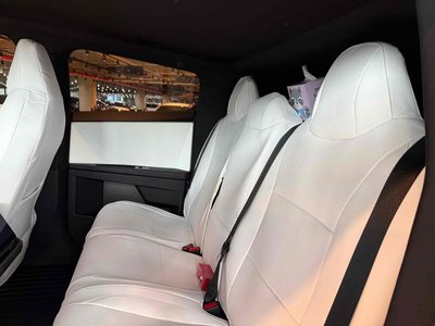 TESLA CYBERTRUCK - 8