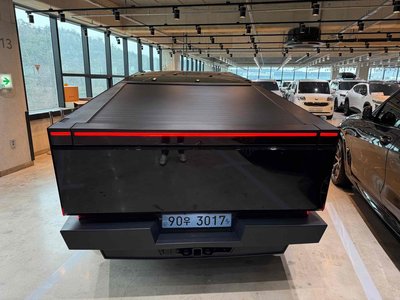 TESLA CYBERTRUCK - 6