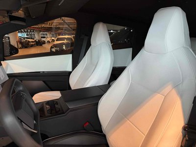 TESLA CYBERTRUCK - 7