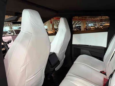 TESLA CYBERTRUCK - 5