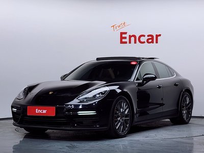 PORSCHE PANAMERA - 1