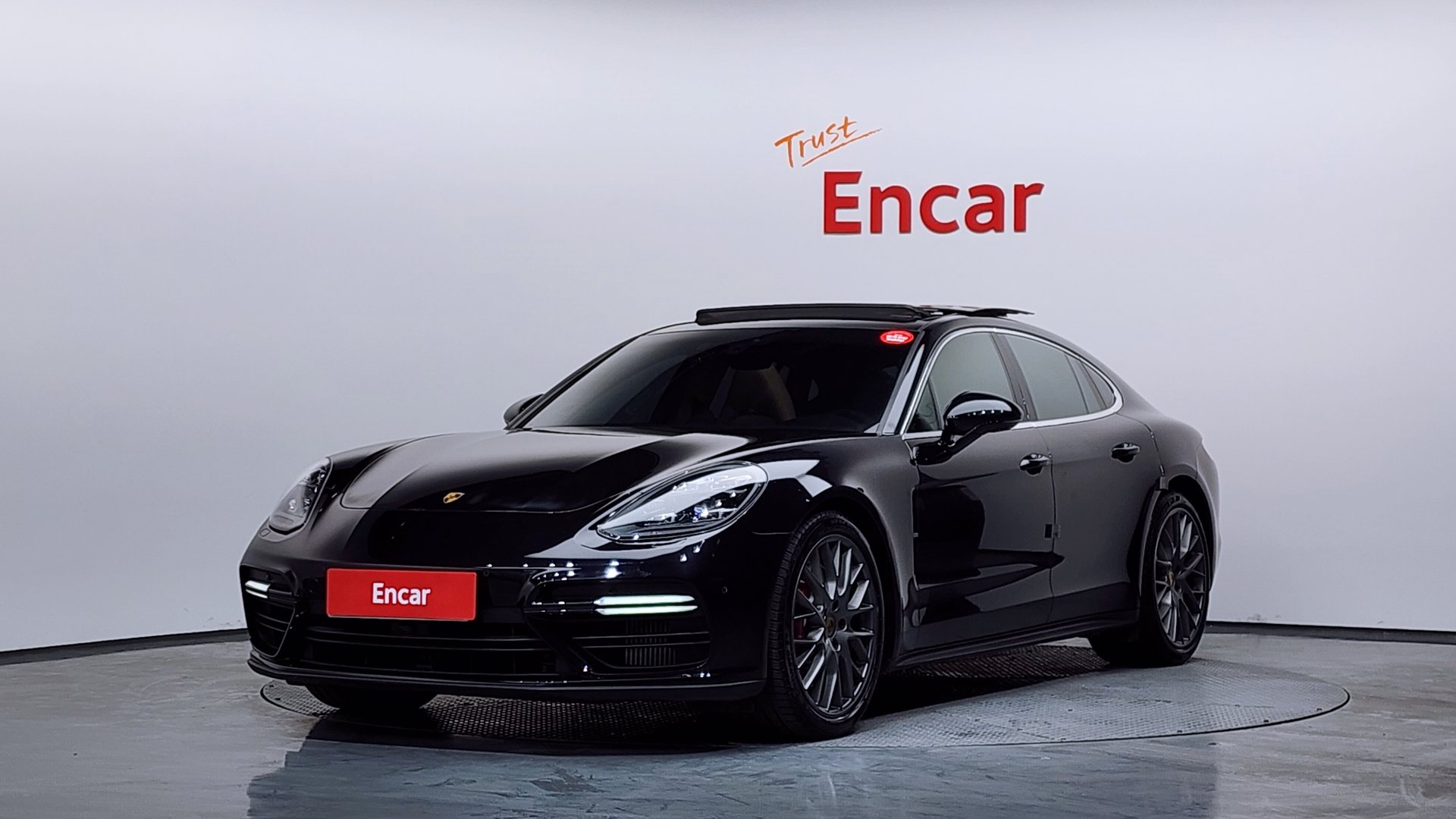 PORSCHE PANAMERA - View 1