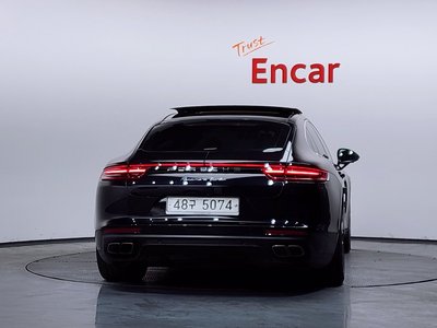 PORSCHE PANAMERA - 3