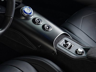 MASERATI MC20 - 8