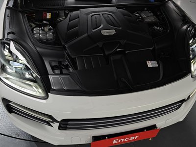 صورة 8 لـ 2021 Porsche CAYENNE