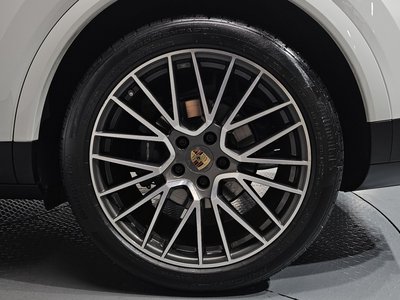 صورة 9 لـ 2021 Porsche CAYENNE