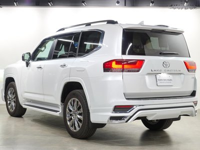 TOYOTA LAND CRUISER 300 - 8