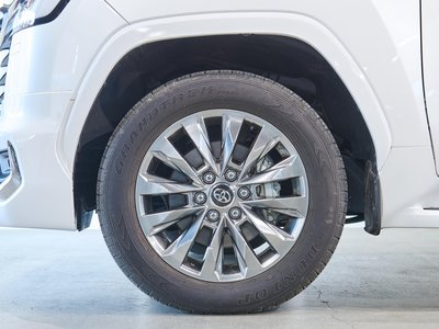 TOYOTA LAND CRUISER 300 - 9