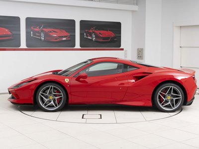 FERRARI F8 TRIBUTO - 8
