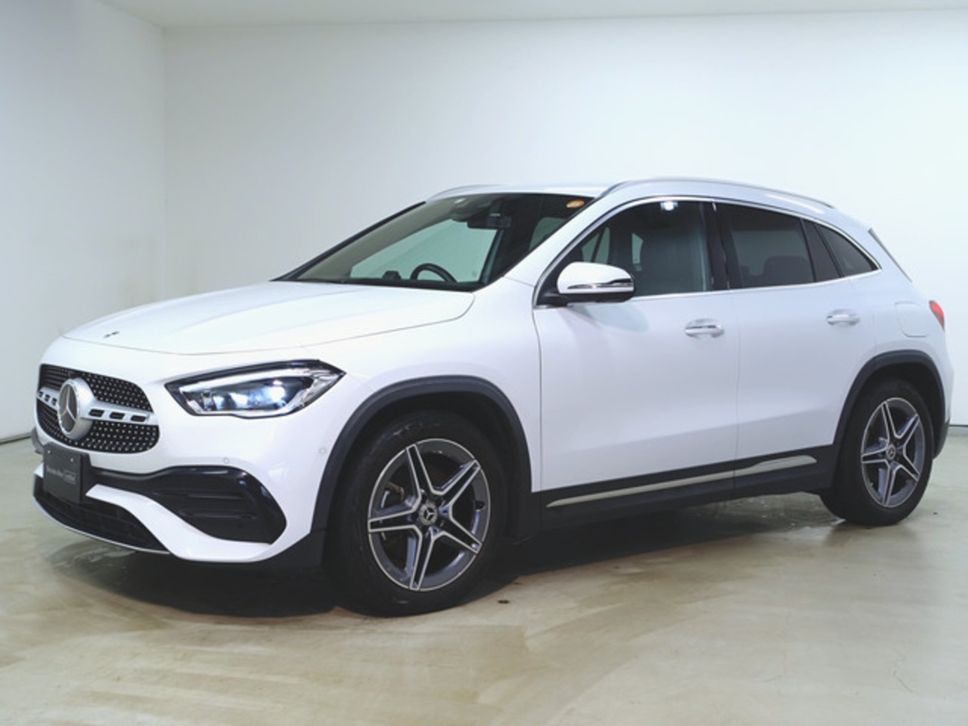 MERCEDES-BENZ GLA - View 1
