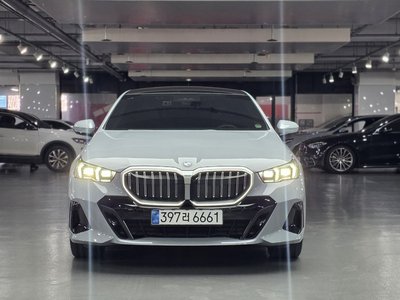 2025 BMW 5 SERIES — фото 1