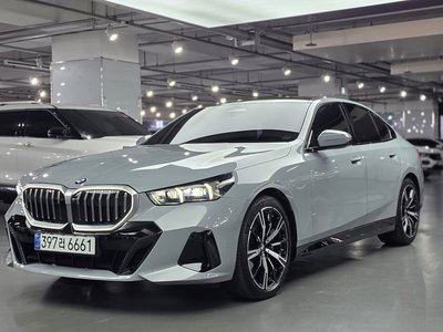 2025 BMW 5 SERIES — фото 3