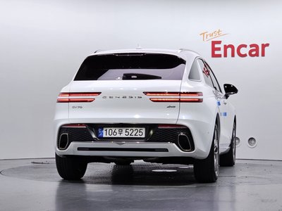 صورة 4 لـ 2022 Genesis GV70