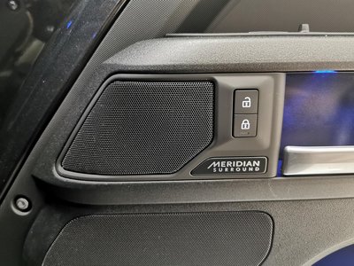 2025 LAND Rover DEFENDER — миниатюра 15
