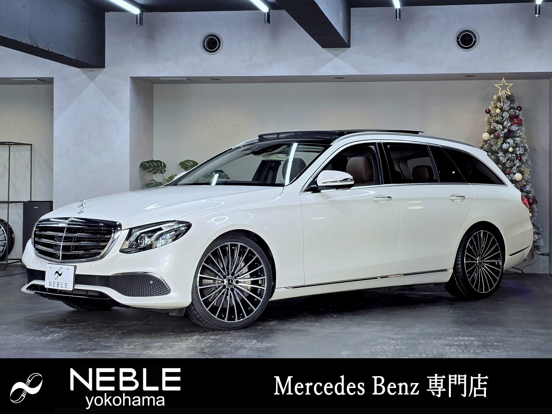 MERCEDES-BENZ E-CLASS WAGON - View 1