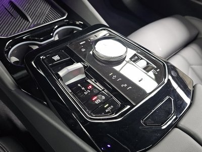 2023 BMW 5 SERIES — миниатюра 12