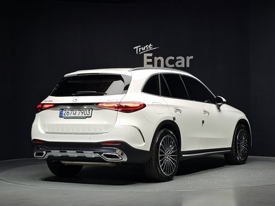 2025 Mercedes-BENZ GLC photo 4