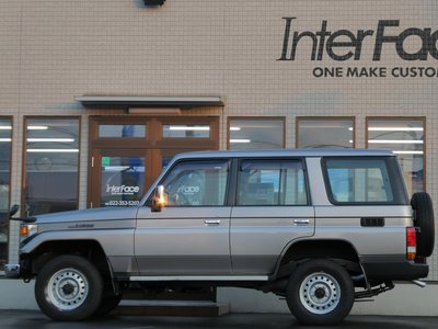 TOYOTA LAND CRUISER 70 - 10