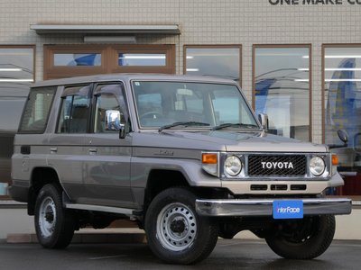 TOYOTA LAND CRUISER 70 - 8